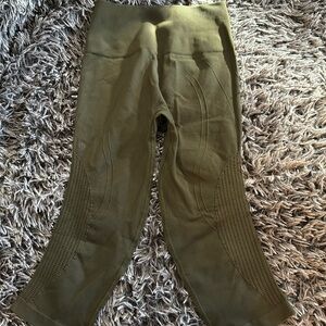 Green Lululemon leggings